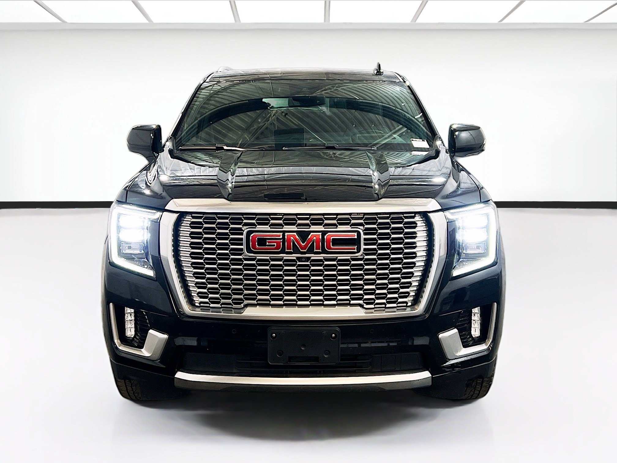 Used 2024 GMC Yukon Denali AWD/4WD image 2