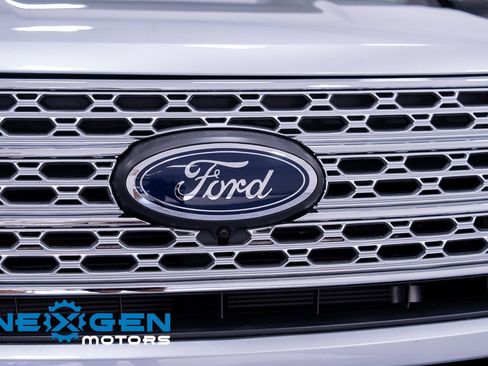 Used 2023 Ford Explorer Limited image 30
