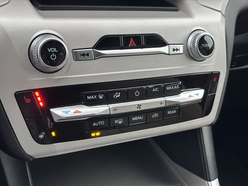 Used 2023 Ford Explorer XLT w/ Equipment Group 202A image 6