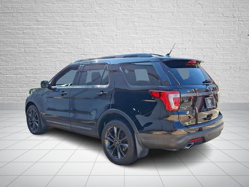 Used 2018 Ford Explorer XLT w/ Equipment Group 202A AWD/4WD image 4