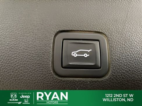 Used 2021 GMC Yukon XL Denali AWD/4WD image 35