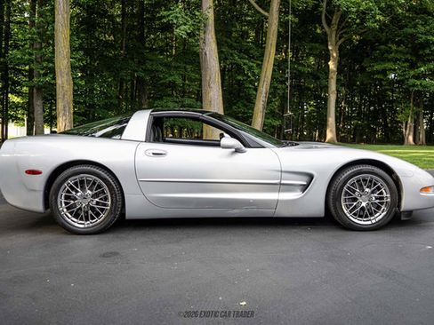 Used 1999 Chevrolet Corvette Coupe w/ Performance Handling Pkg RWD image 19