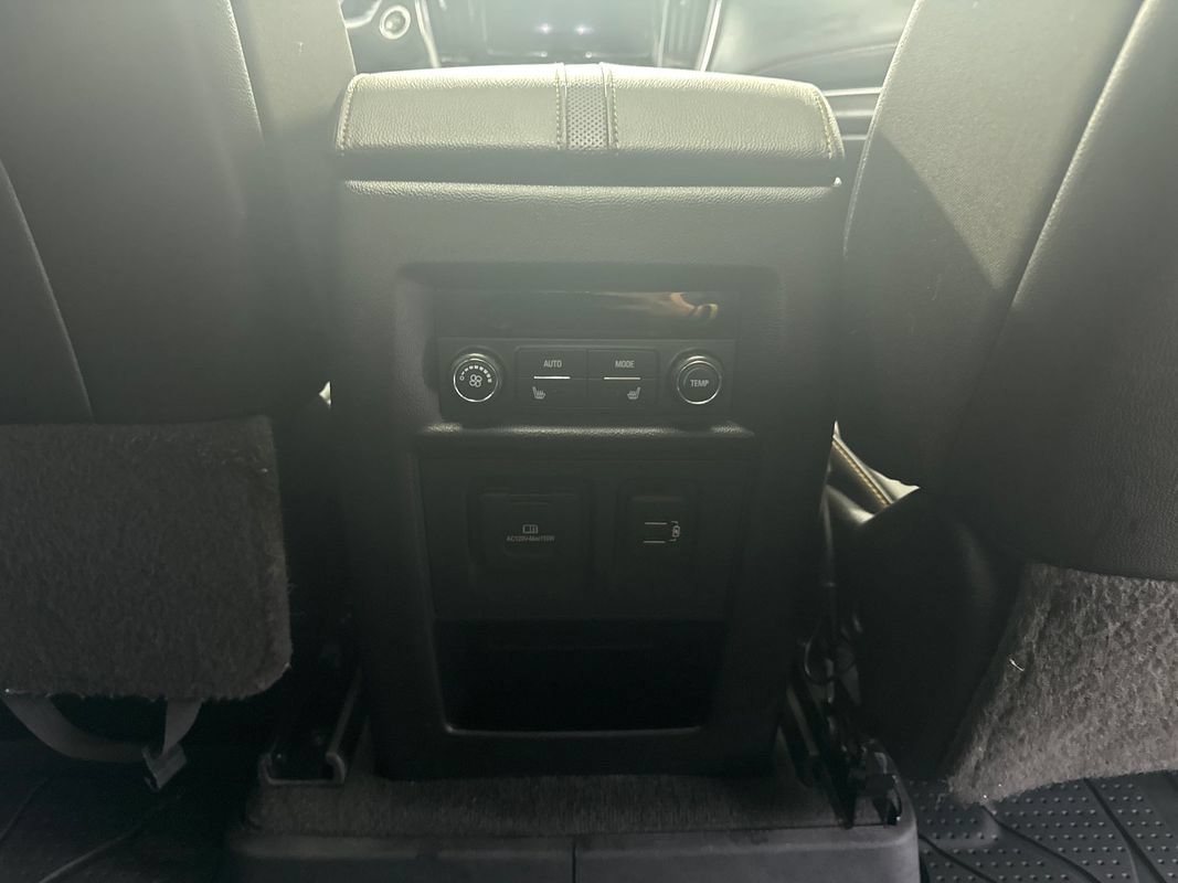 Used 2021 Chevrolet Traverse Premier w/ Redline Edition AWD/4WD image 36