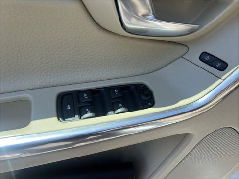 Used 2013 Volvo XC60 3.2 AWD/4WD image 17