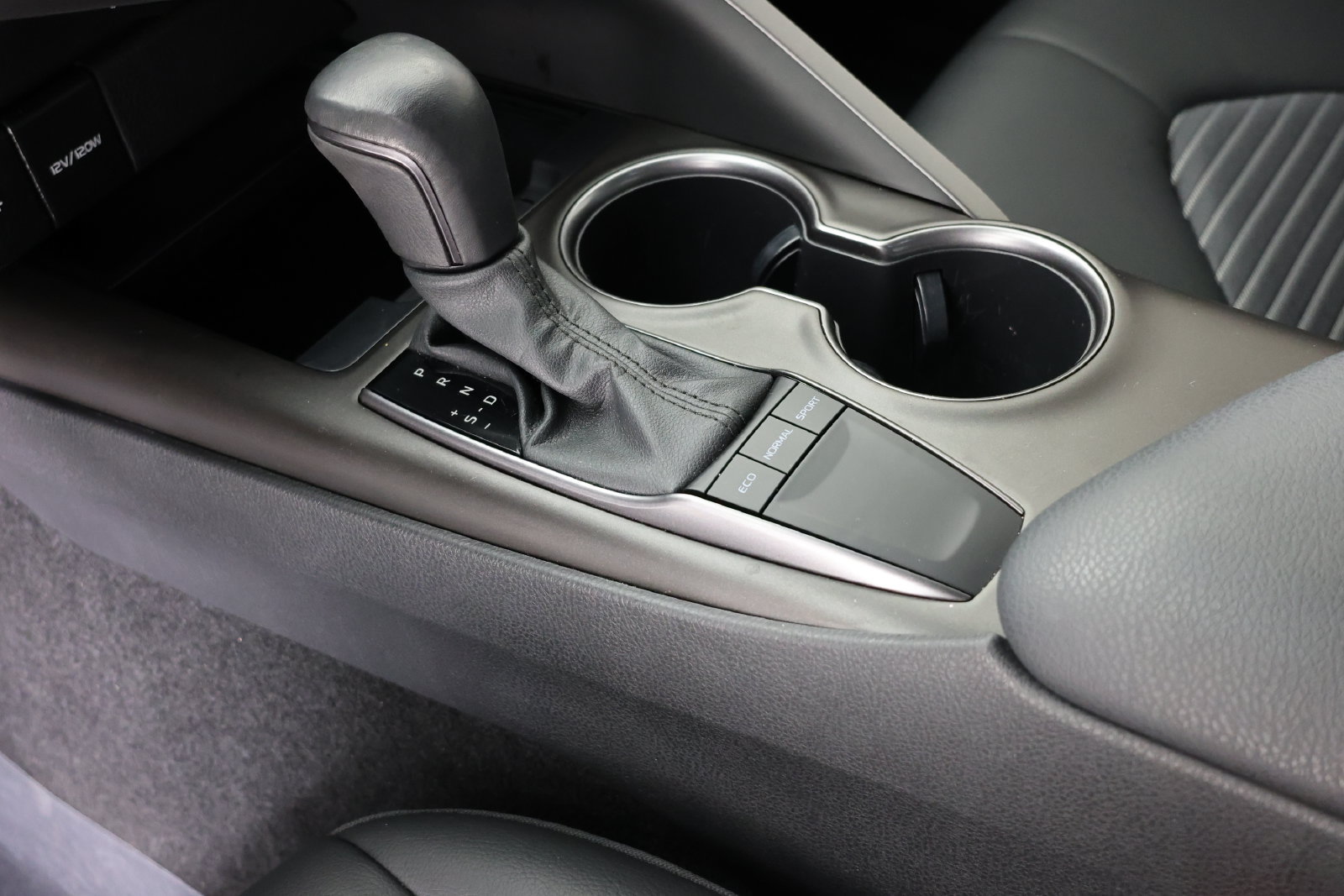 Used 2023 Toyota Camry SE FWD image 6