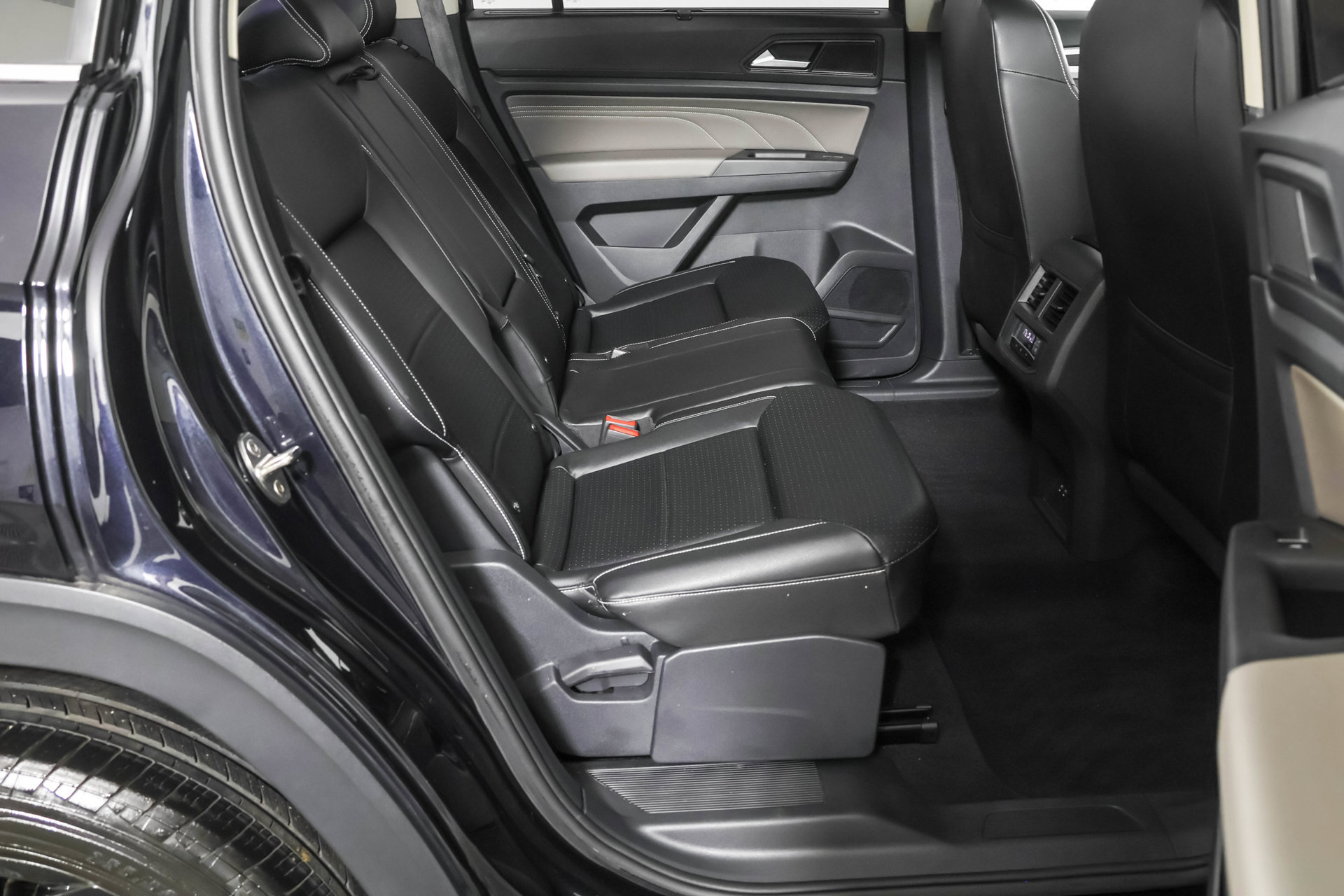 Used 2023 Volkswagen Atlas SE w/ Black Wheel Package AWD/4WD image 41