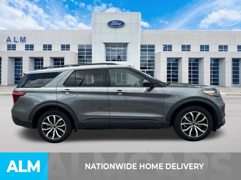 Used 2022 Ford Explorer ST-Line w/ Class IV Trailer Tow Package AWD/4WD image 4