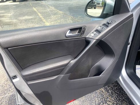 Used 2012 Volkswagen Tiguan SE image 27