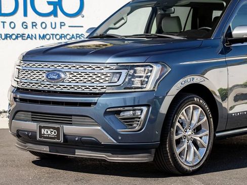 Used 2018 Ford Expedition Platinum RWD image 2