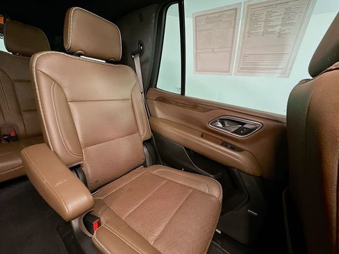 Used 2021 Chevrolet Tahoe High Country w/ Premium Package AWD/4WD image 14