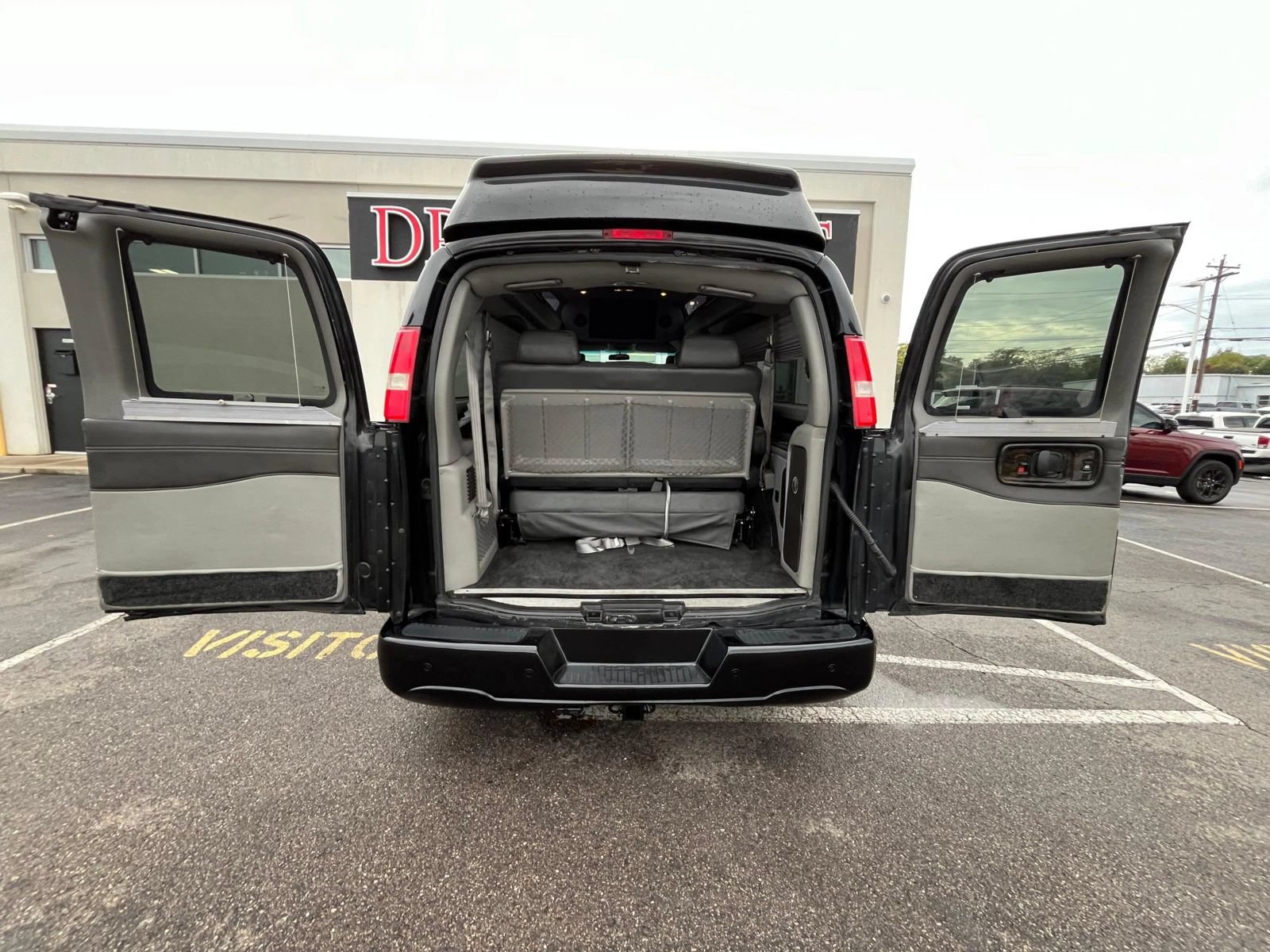 Used 2018 Chevrolet Express 2500 Extended w/ Enhanced Convenience Package RWD image 7