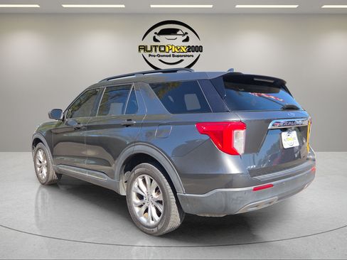 Used 2020 Ford Explorer XLT w/ Equipment Group 202A AWD/4WD image 5