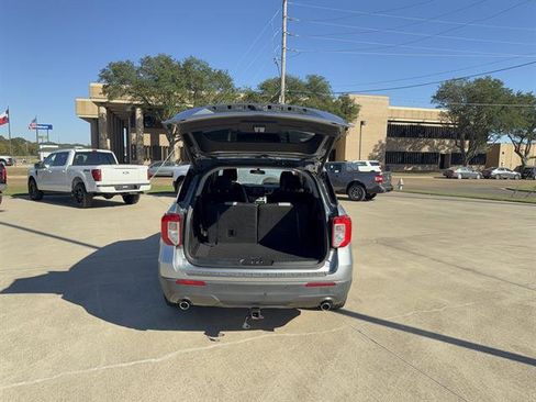 Used 2021 Ford Explorer XLT w/ Equipment Group 202A image 13