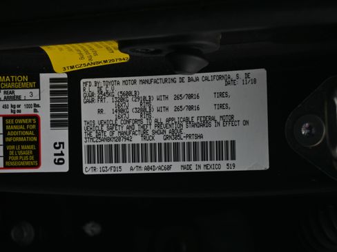 Used 2019 Toyota Tacoma TRD Off-Road w/ Technology Package AWD/4WD image 17