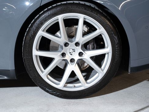 Certified 2025 Porsche Panamera image 11
