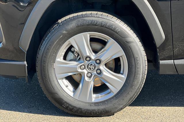 Certified 2022 Toyota RAV4 LE AWD/4WD image 30