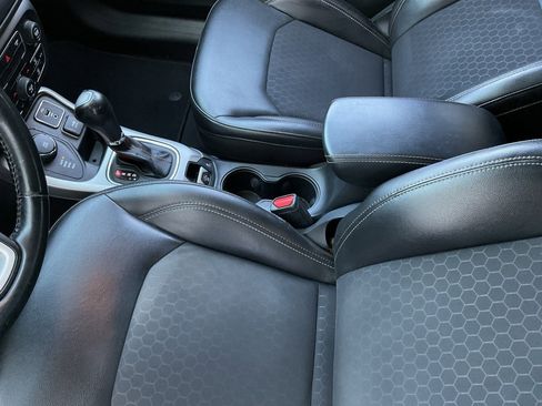 Used 2018 Jeep Compass Latitude w/ Popular Equipment Group image 29