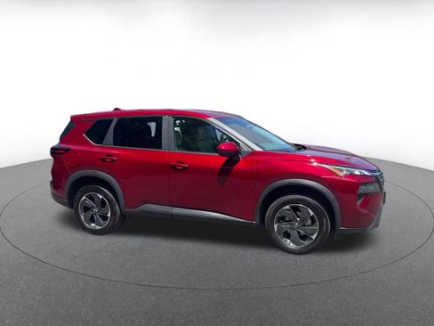 Used 2025 Nissan Rogue SV AWD/4WD image 2