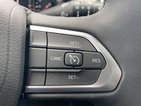 Used 2026 Jeep Compass Latitude AWD/4WD image 32