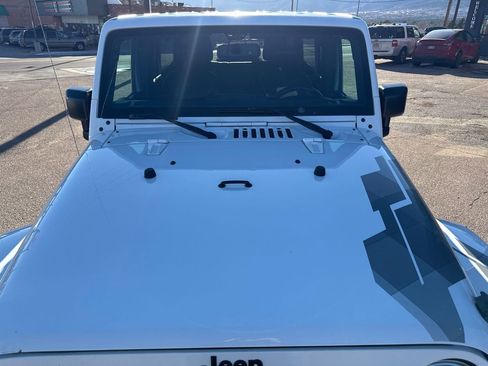 Used 2017 Jeep Wrangler Unlimited Sahara image 40