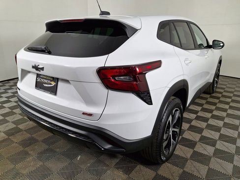 Used 2025 Chevrolet Trax RS w/ Sunroof Package image 5