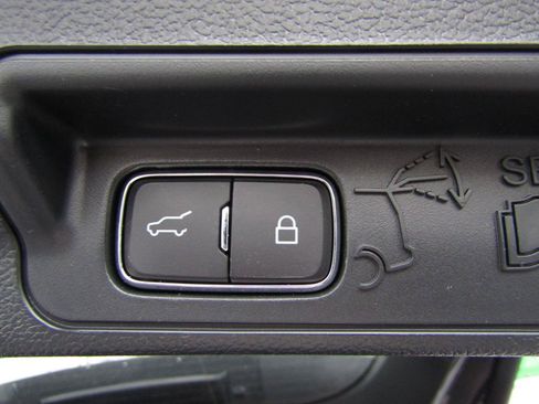 Used 2023 Ford Explorer XLT w/ Equipment Group 202A AWD/4WD image 8