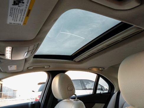 Used 2021 Mercedes-Benz C 300 Sedan image 4