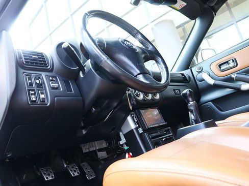 Used 2004 Toyota MR2 image 30