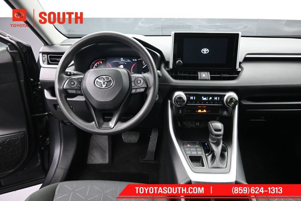 Used 2025 Toyota RAV4 XLE AWD/4WD image 11