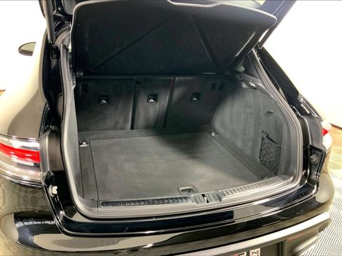 Certified 2026 Porsche Macan AWD/4WD image 24