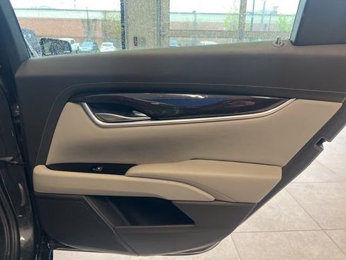 Used 2013 Cadillac XTS Luxury FWD image 13