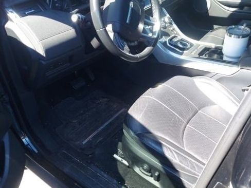 Used 2017 Land Rover Range Rover Evoque SE Premium image 8