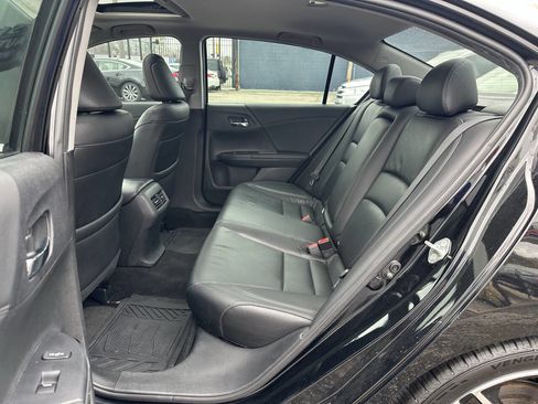 Used 2017 Honda Accord Touring image 14