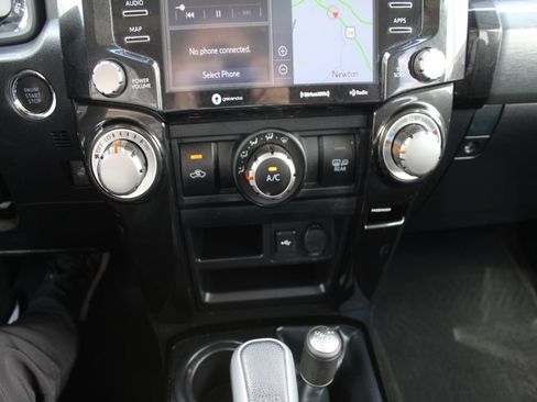 Used 2023 Toyota 4Runner TRD Off-Road Premium w/ Moonroof Package AWD/4WD image 24