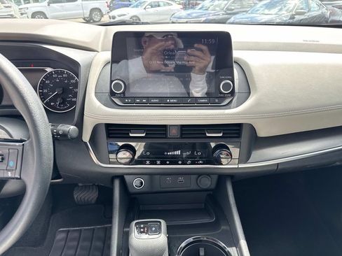 Used 2023 Nissan Rogue SV image 25