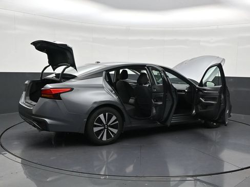 Used 2022 Nissan Altima 2.5 SV w/ SV Premium Package FWD image 31