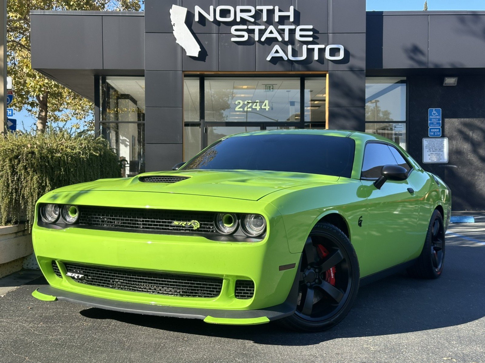 Used 2015 Dodge Challenger SRT Hellcat RWD image 2
