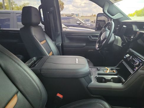 Used 2024 GMC Sierra 2500 AT4 w/ AT4 Premium Plus Package AWD/4WD image 9