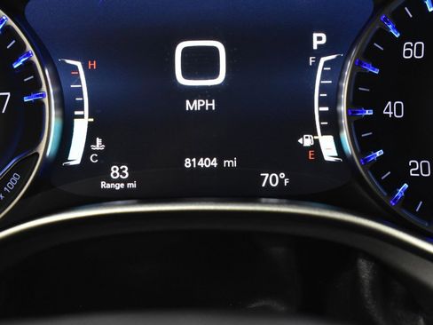 Used 2023 Chrysler Pacifica Touring-L FWD image 22