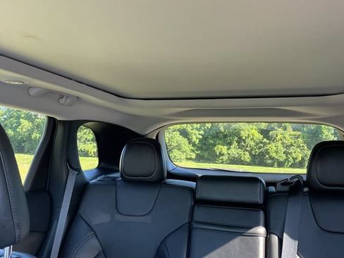 Used 2019 Jeep Cherokee Limited w/ Trailer Tow Group AWD/4WD image 15