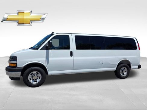 Certified 2025 Chevrolet Express 3500 LT w/ LT Preferred Equipment Group RWD image 3