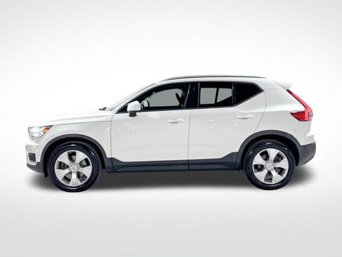 Used 2019 Volvo XC40 T5 Momentum image 7