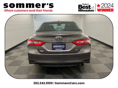 Used 2019 Toyota Camry LE image 4