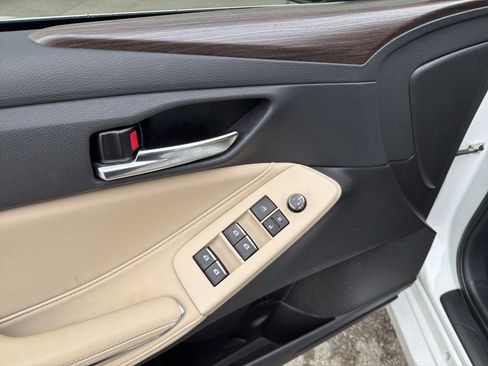 Used 2019 Toyota Avalon XLE image 17