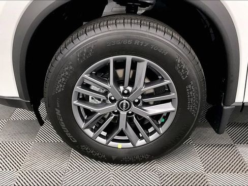 New 2025 Nissan Rogue S image 12