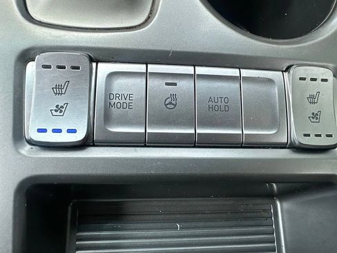 Used 2023 Hyundai Kona Limited FWD image 16