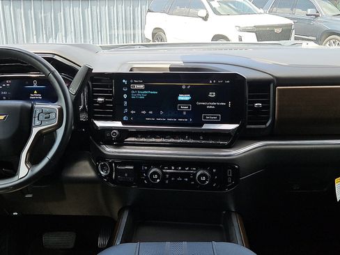 Used 2024 Chevrolet Silverado 2500 High Country w/ Technology Package AWD/4WD image 8
