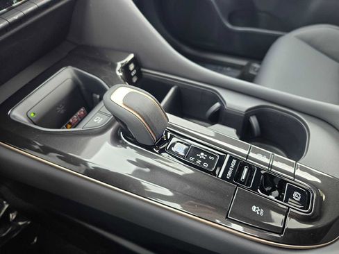 New 2025 Toyota Crown Signia image 31