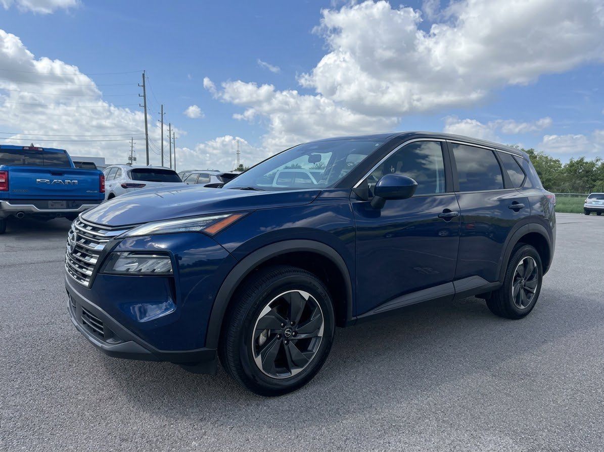 Used 2024 Nissan Rogue SV FWD image 4