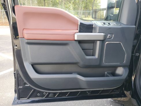 Used 2022 Ford F350 Platinum w/ FX4 Off-Road Package image 19